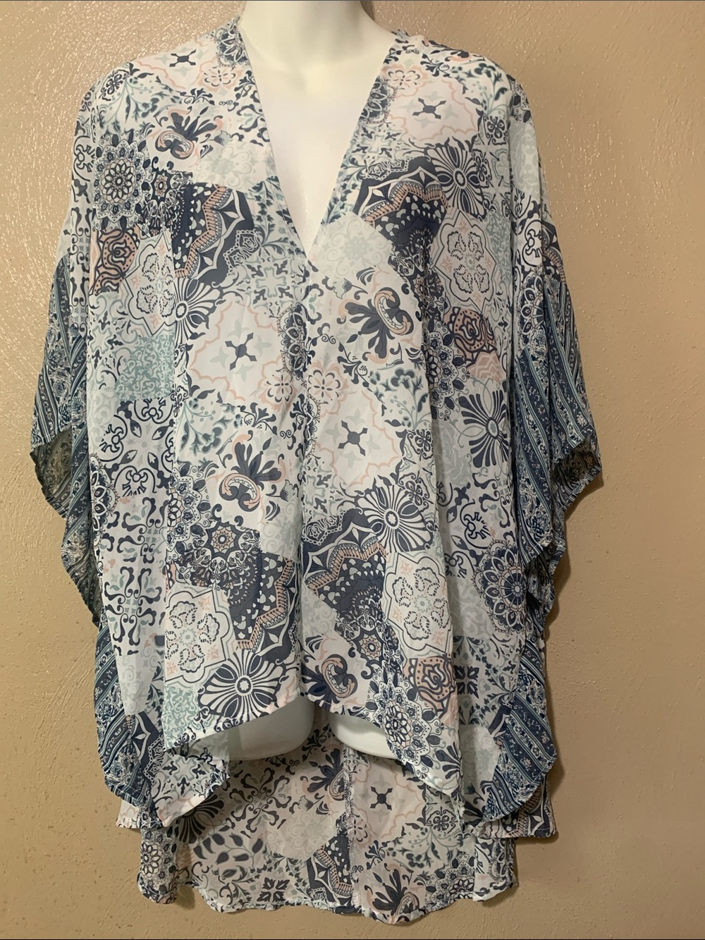 Wallflower size M Oversized Navy & Blush Floral-Patch Kimono